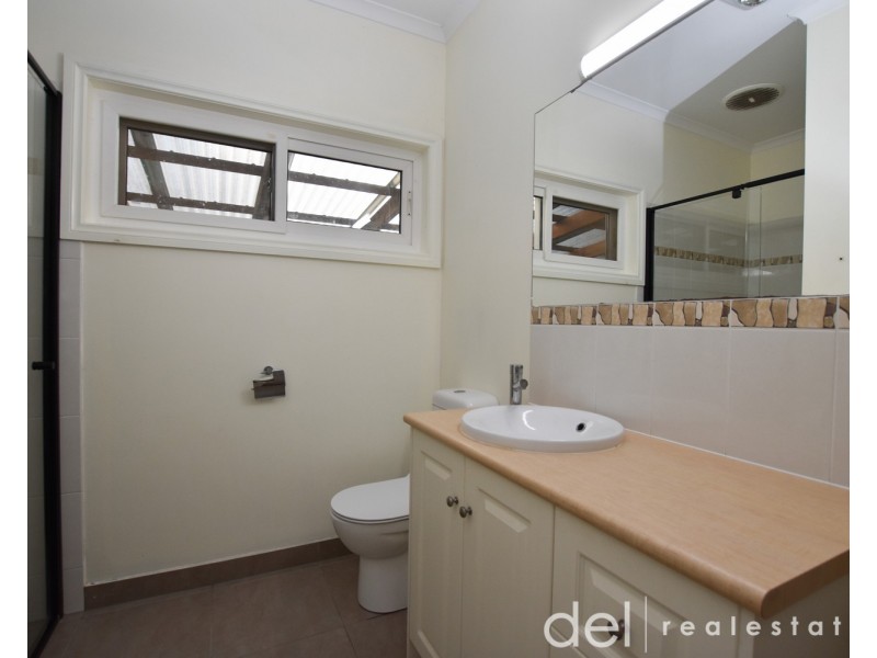 8 Bull Finch Way, Berwick VIC 3806