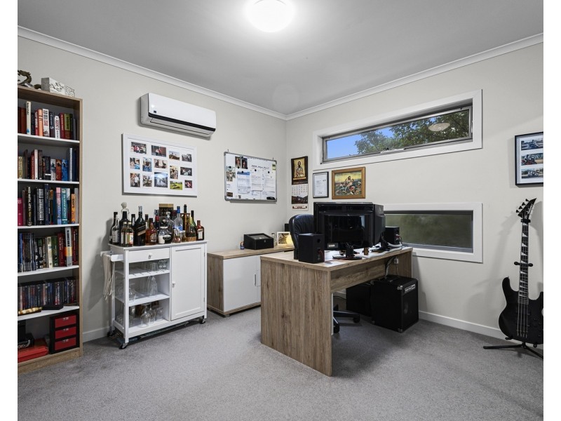 17 Hinterland Close, Lynbrook VIC 3975