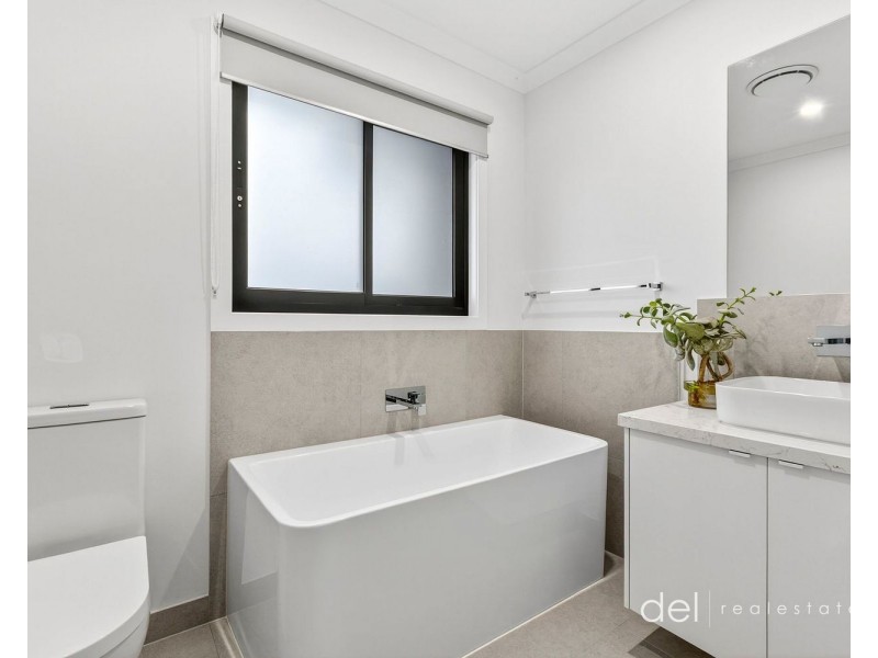 2/17 Menzies Avenue, Dandenong North VIC 3175