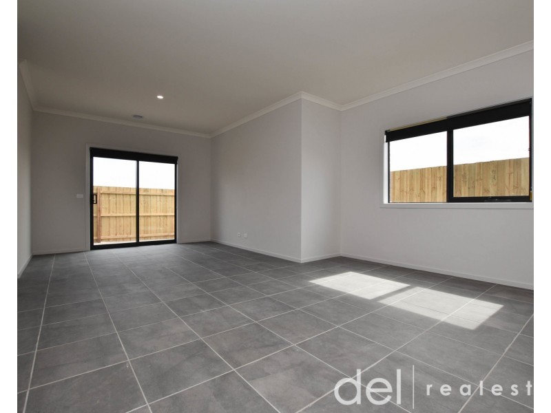 86 Bourbon Road, Cranbourne East VIC 3977