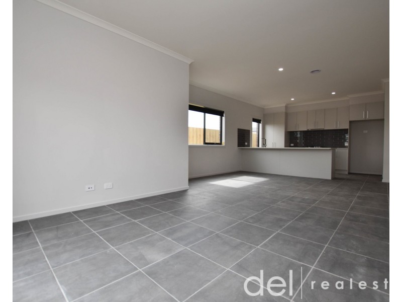 86 Bourbon Road, Cranbourne East VIC 3977