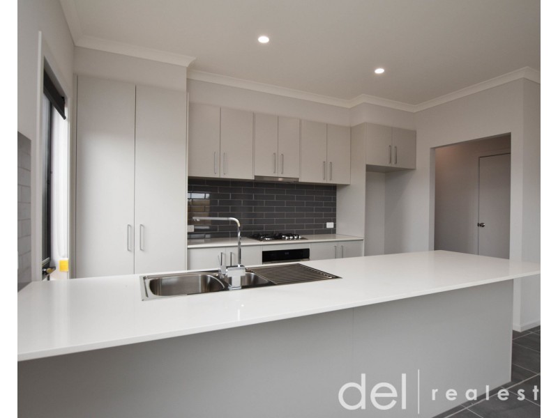 86 Bourbon Road, Cranbourne East VIC 3977