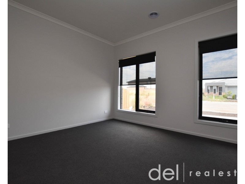 86 Bourbon Road, Cranbourne East VIC 3977