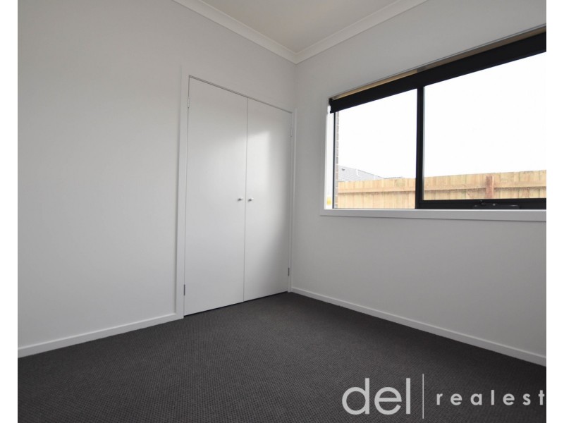 86 Bourbon Road, Cranbourne East VIC 3977