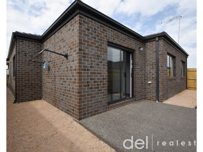 86 Bourbon Road, Cranbourne East VIC 3977