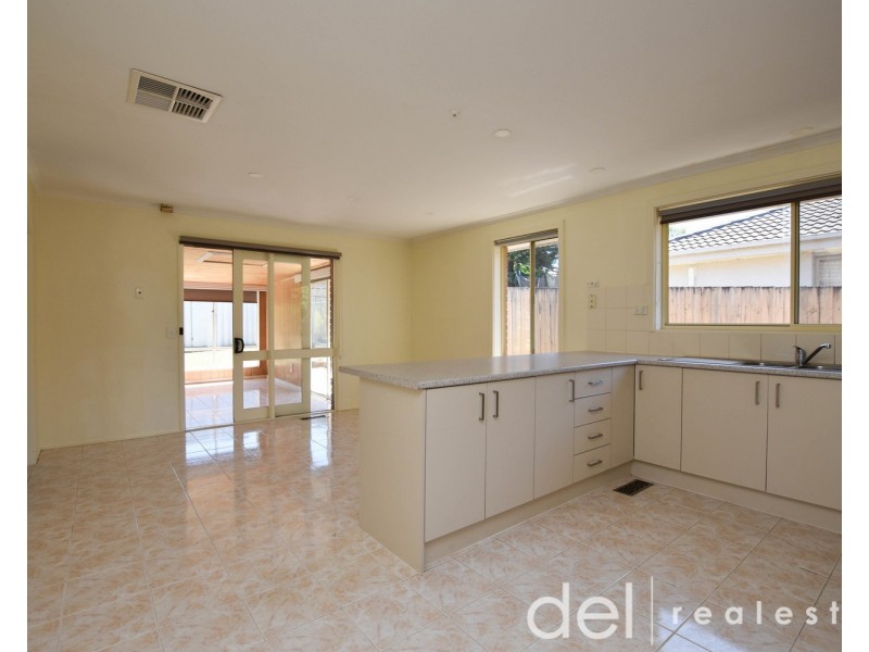 43 Gleneagles Drive, Endeavour Hills VIC 3802