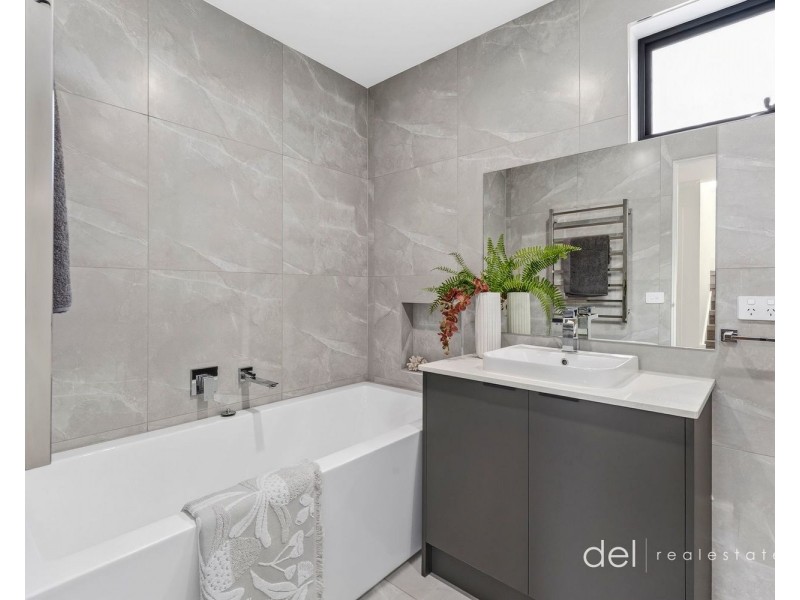 2 Peckover Court, Endeavour Hills VIC 3802