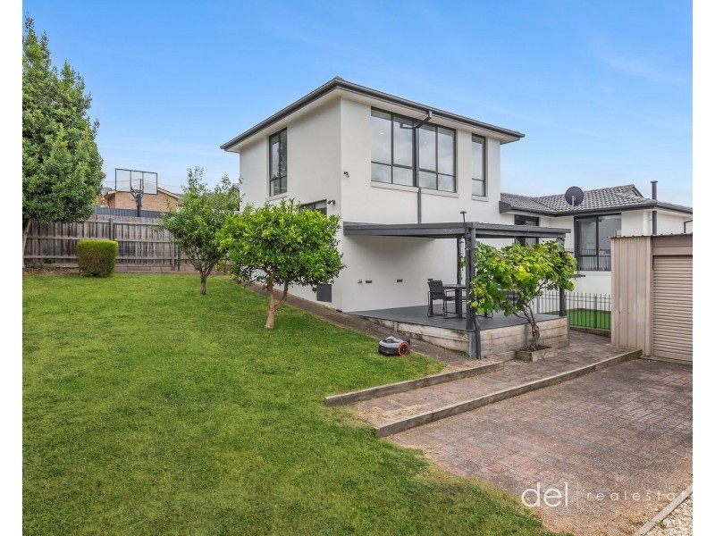 2 Peckover Court, Endeavour Hills VIC 3802