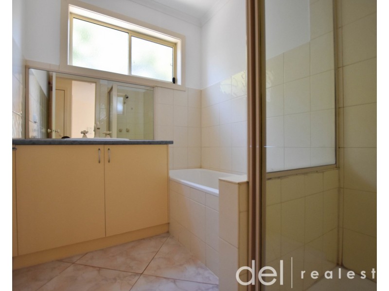 4/2 Birch Avenue, Dandenong North VIC 3175