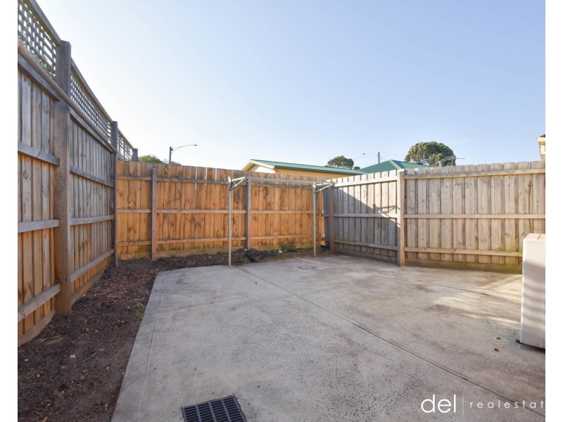 4/2 Birch Avenue, Dandenong North VIC 3175