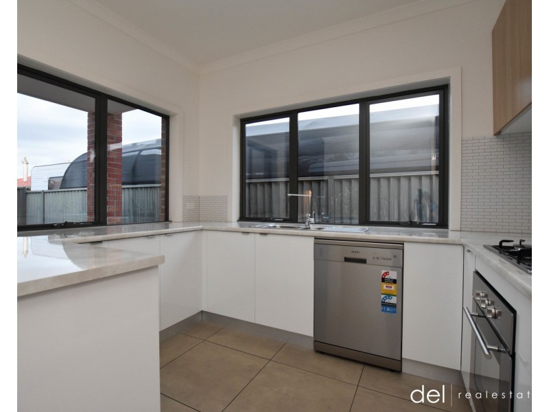 24 Campbell Drive, Hampton Park VIC 3976