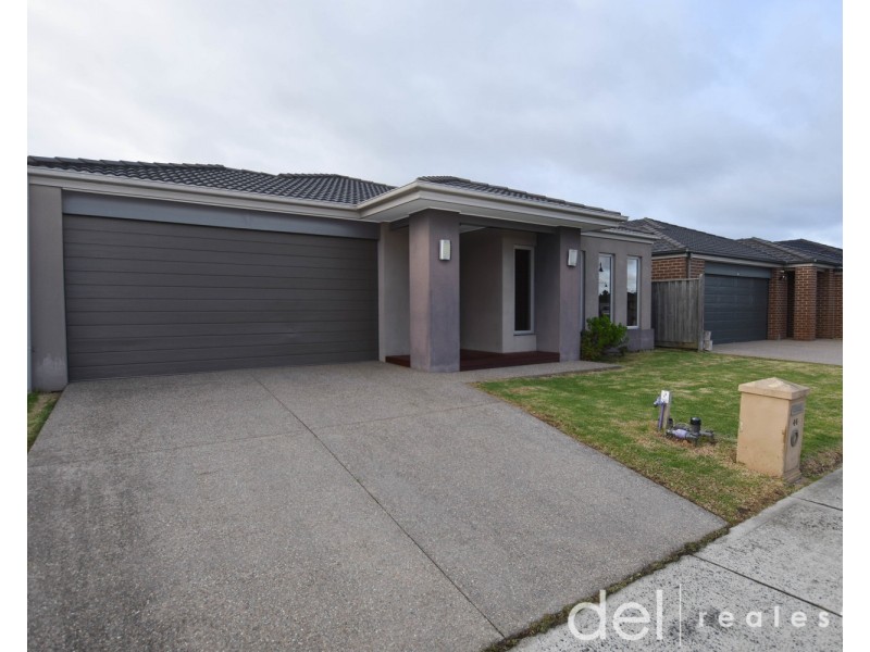 44 Fieldstone Crescent, Cranbourne North VIC 3977