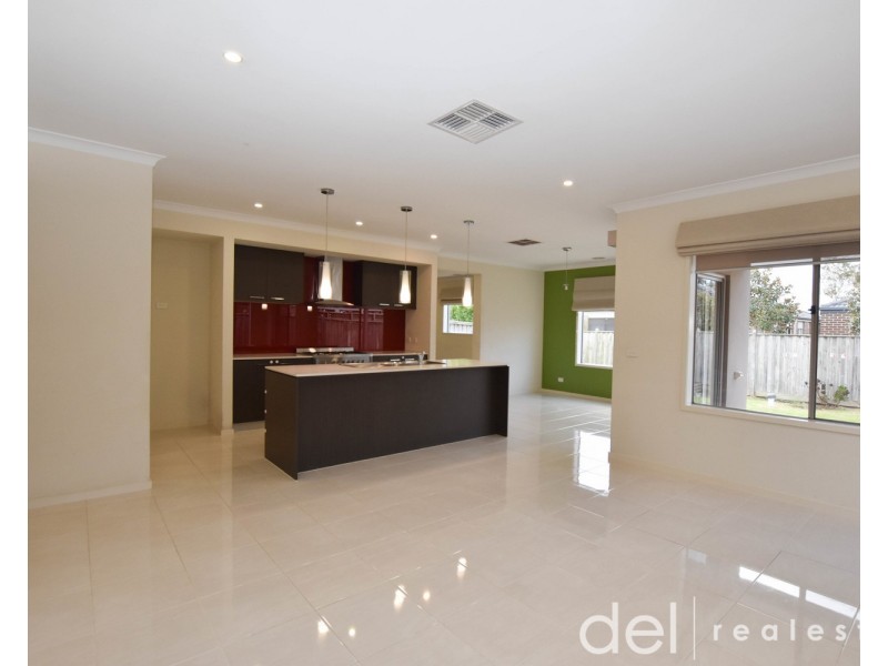 44 Fieldstone Crescent, Cranbourne North VIC 3977