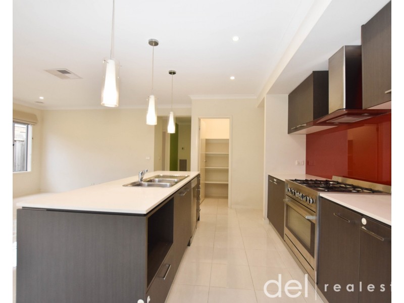 44 Fieldstone Crescent, Cranbourne North VIC 3977