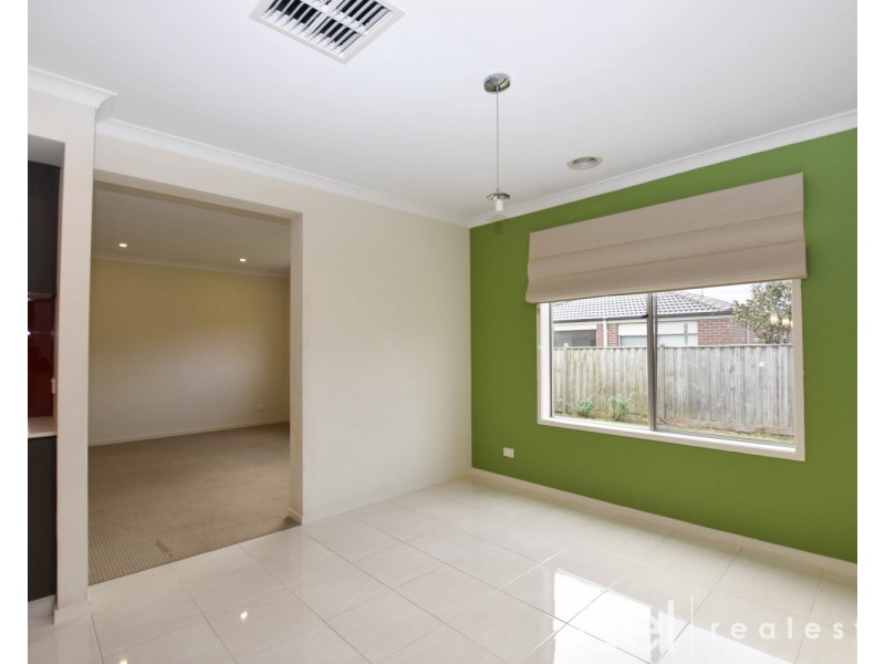 44 Fieldstone Crescent, Cranbourne North VIC 3977