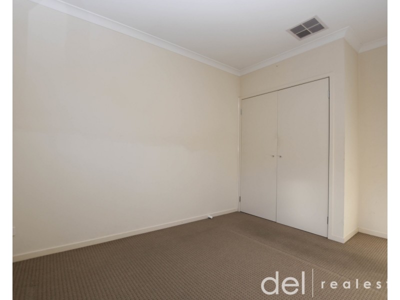 44 Fieldstone Crescent, Cranbourne North VIC 3977