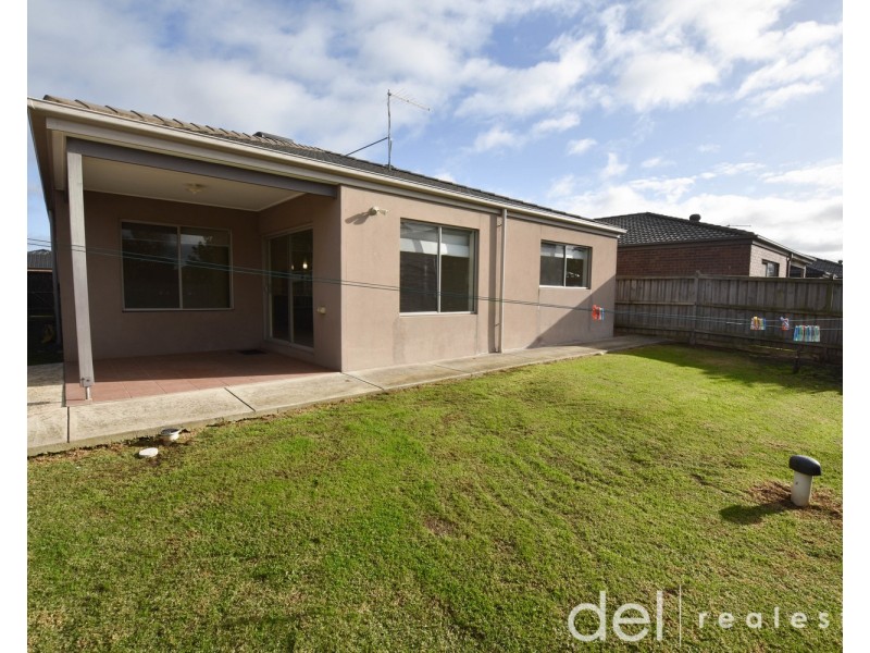 44 Fieldstone Crescent, Cranbourne North VIC 3977