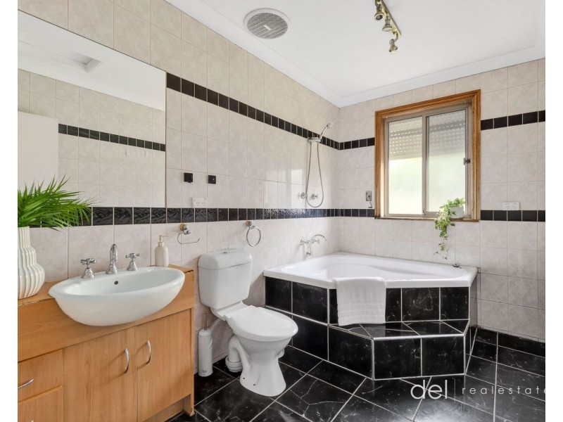 5 Aubin Court, Keysborough VIC 3173