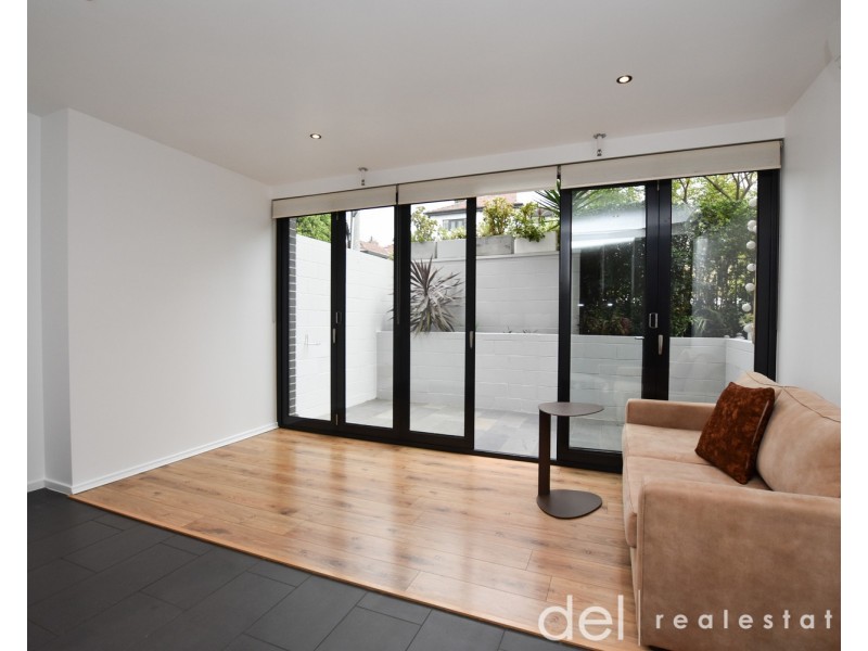 1/17 Ellesmere Road, Windsor VIC 3181