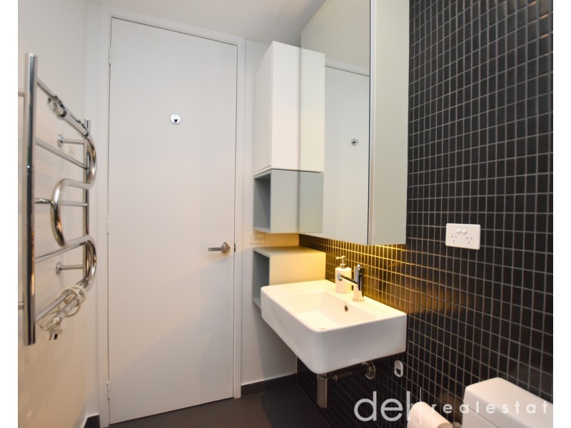 1/17 Ellesmere Road, Windsor VIC 3181