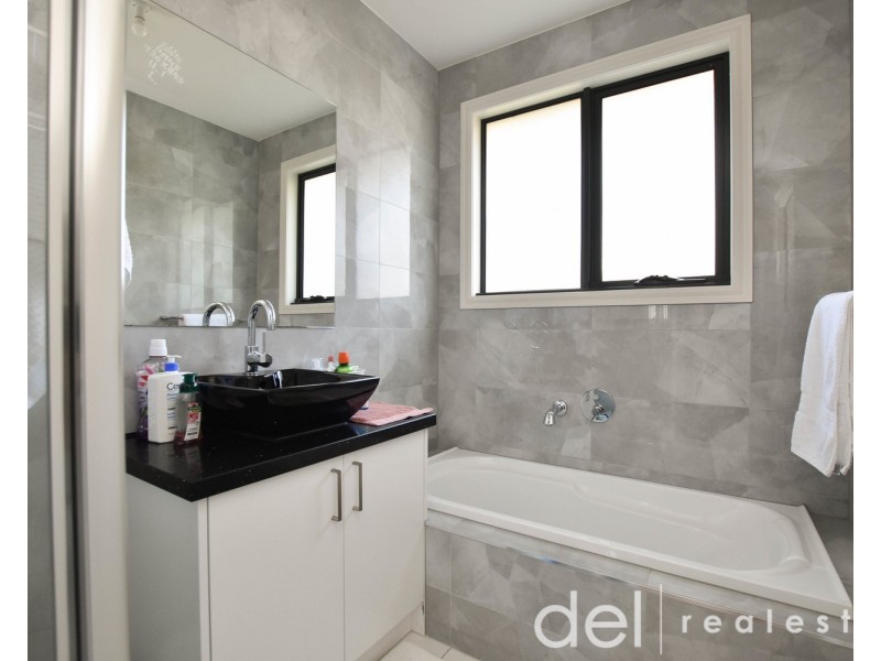 1/2 Roberts Street, Noble Park VIC 3174