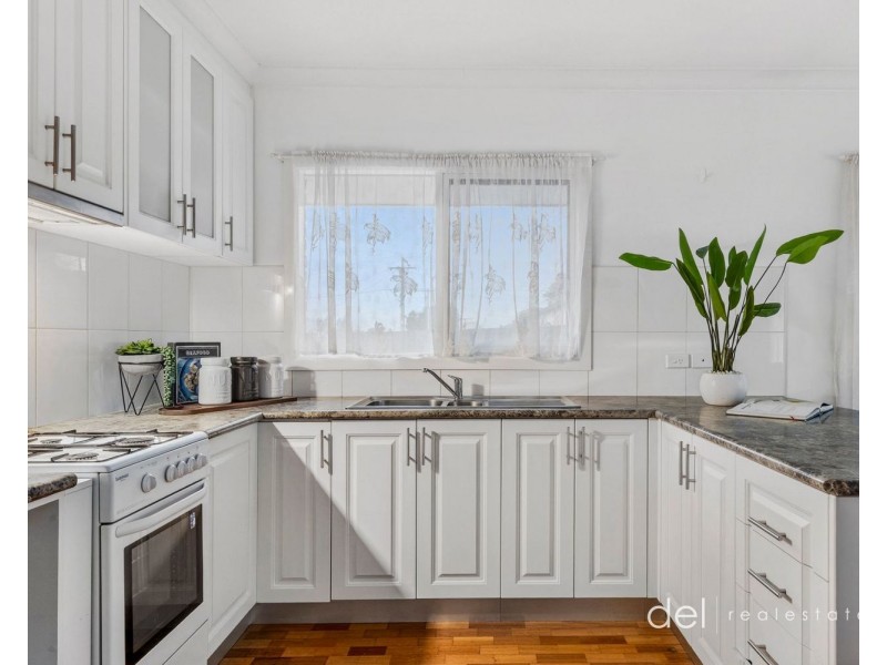 2/4 Lockington Crescent, Dandenong VIC 3175