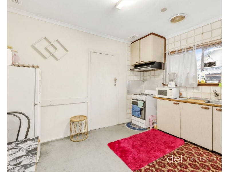 27 Curtin Crescent, Dandenong North VIC 3175