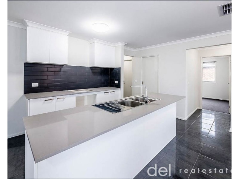6 Gathering Street, Clyde VIC 3978