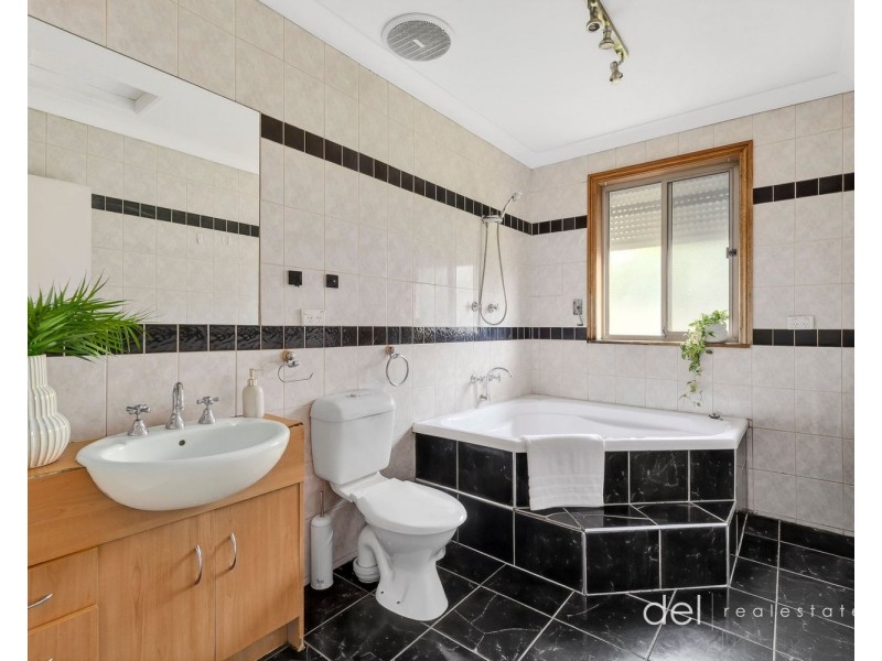 5 Aubin Court, Keysborough VIC 3173