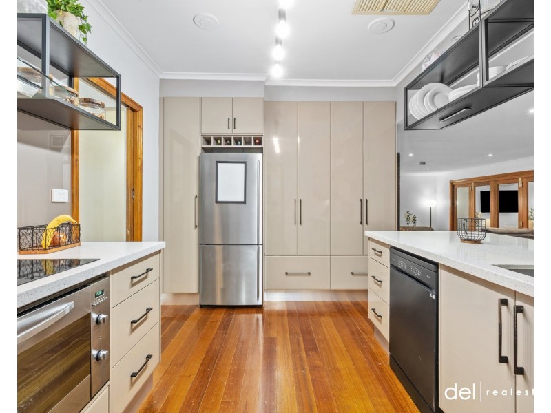 6 Leeside Street, Dandenong North VIC 3175