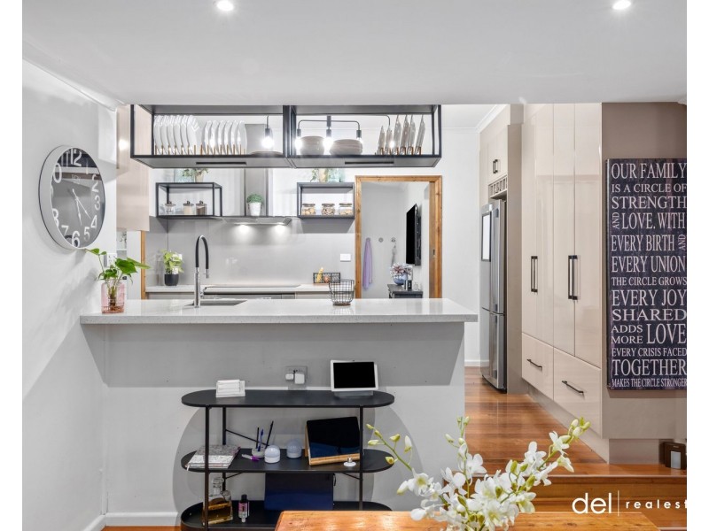 6 Leeside Street, Dandenong North VIC 3175