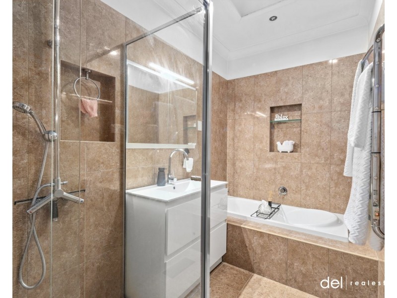 6 Leeside Street, Dandenong North VIC 3175