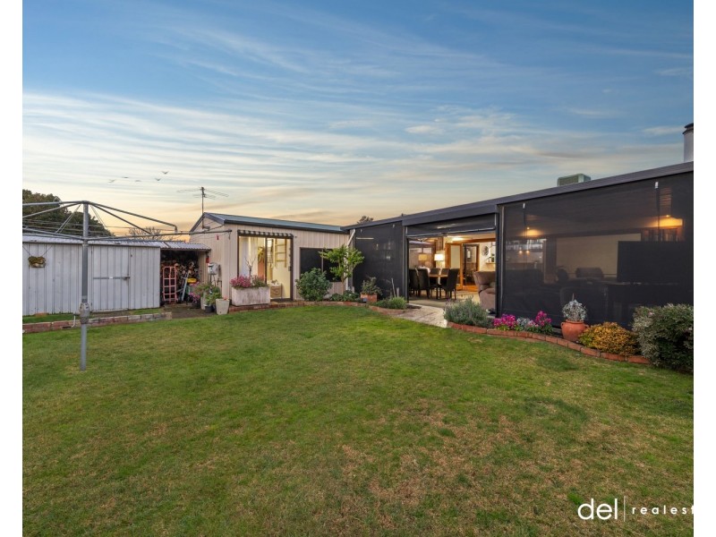 6 Leeside Street, Dandenong North VIC 3175