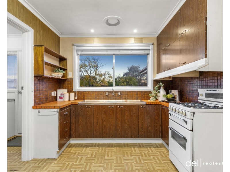 56 Shalimar Crescent, Dandenong North VIC 3175