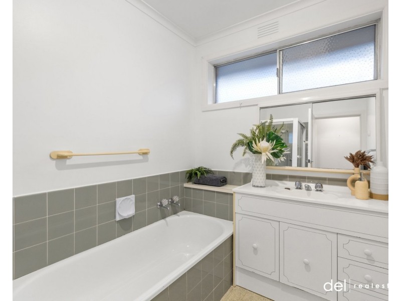 56 Shalimar Crescent, Dandenong North VIC 3175