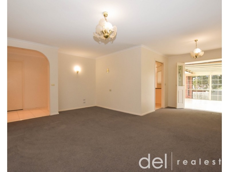 9 Showjump Crescent, Endeavour Hills VIC 3802
