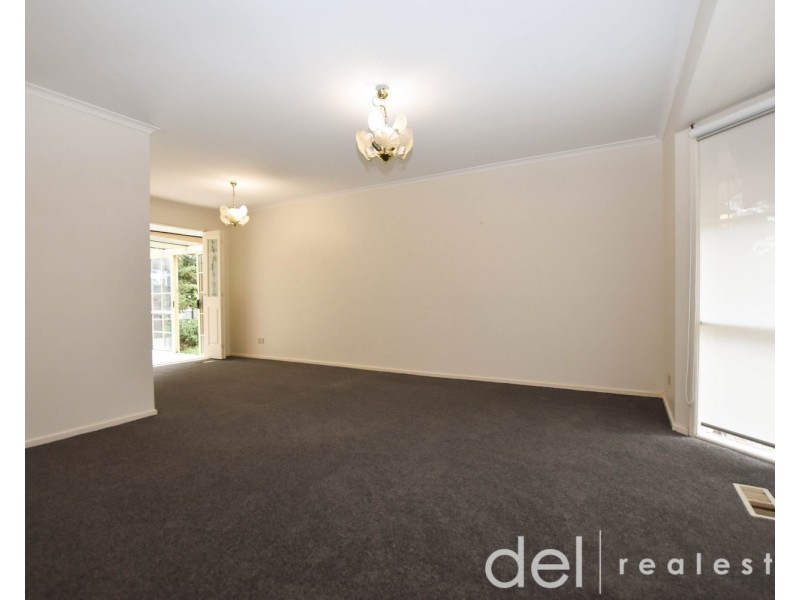 9 Showjump Crescent, Endeavour Hills VIC 3802