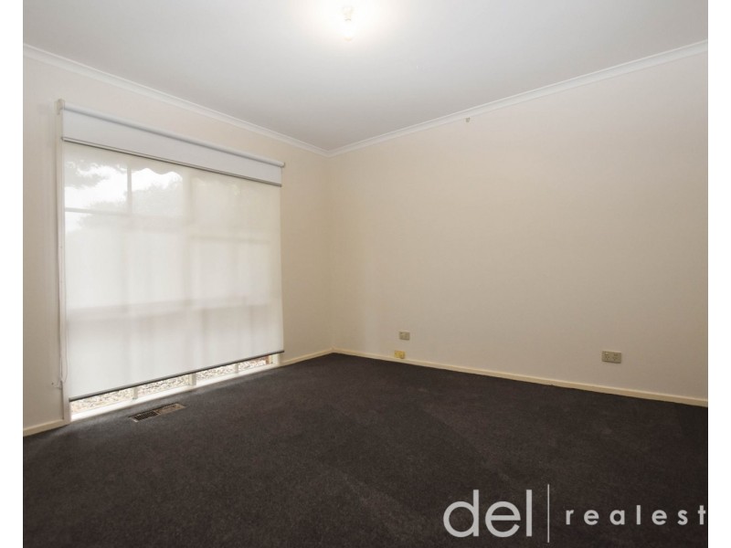 9 Showjump Crescent, Endeavour Hills VIC 3802