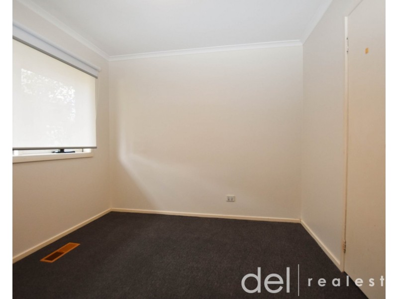 9 Showjump Crescent, Endeavour Hills VIC 3802