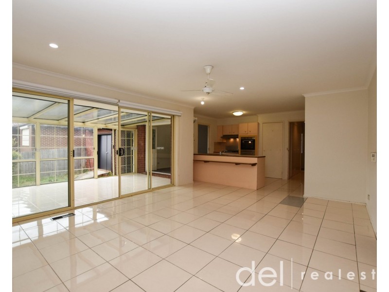 9 Showjump Crescent, Endeavour Hills VIC 3802
