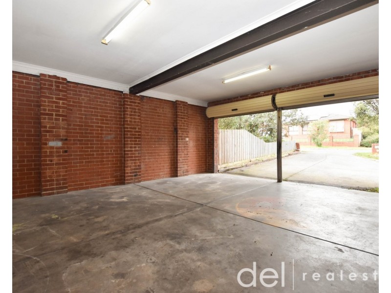 9 Showjump Crescent, Endeavour Hills VIC 3802