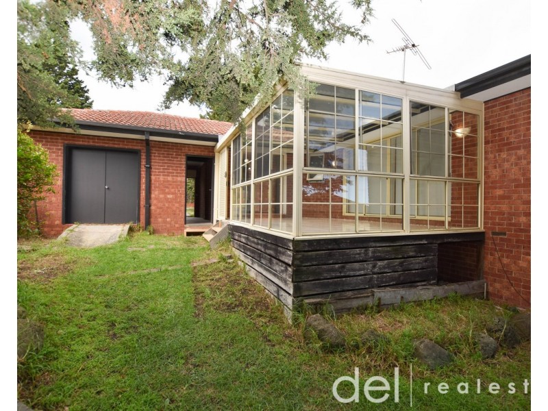 9 Showjump Crescent, Endeavour Hills VIC 3802