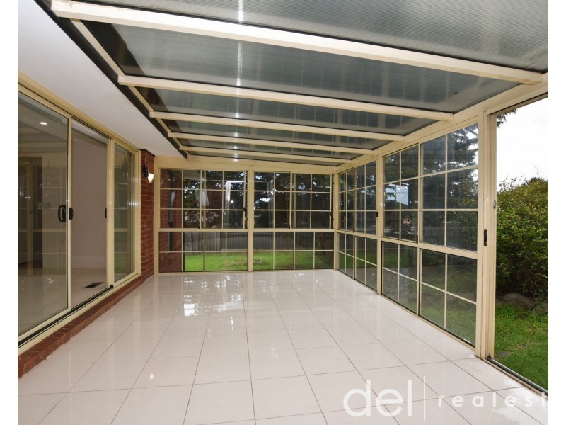 9 Showjump Crescent, Endeavour Hills VIC 3802