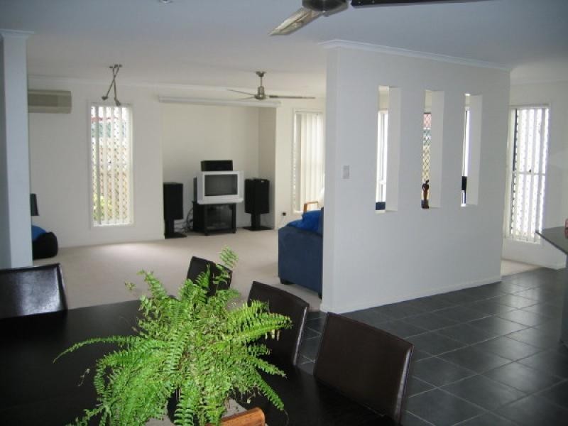 4 Pandorea Street, Meridan Plains QLD 4551