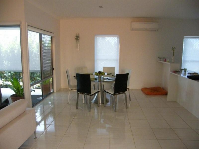 1/210  Westminster Avenue, Golden Beach QLD 4551