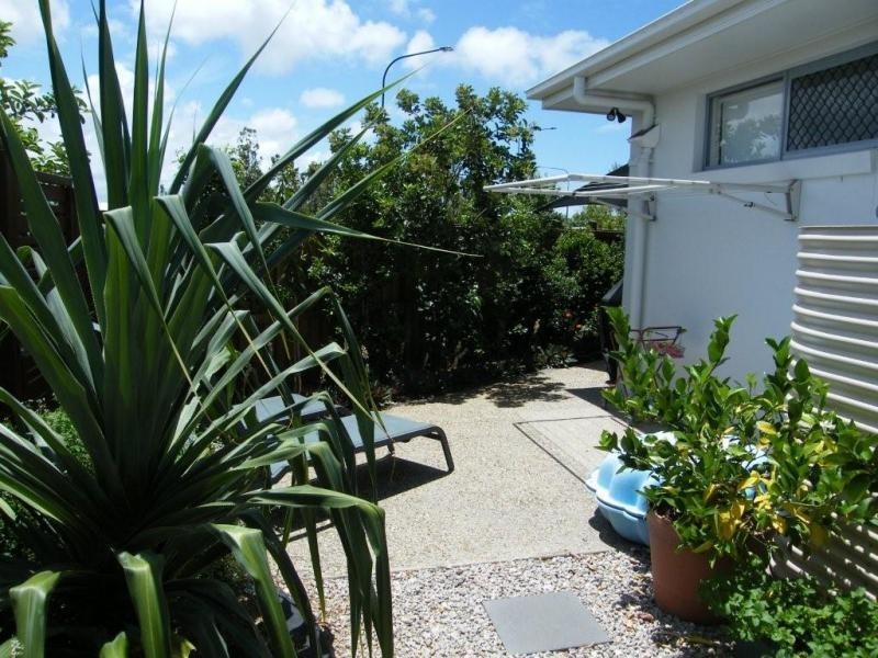 1/210  Westminster Avenue, Golden Beach QLD 4551