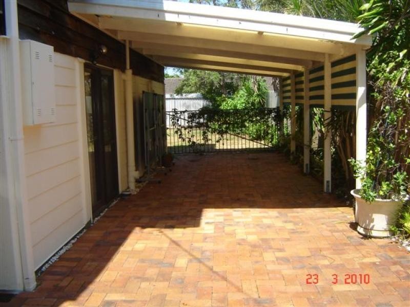 32 Currimundi Rd, Currimundi QLD 4551