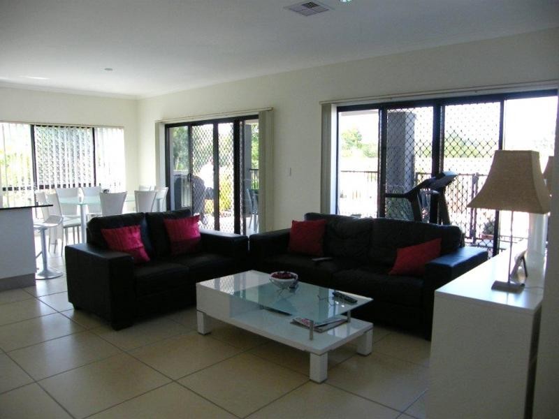 2/4 Andrew Avenue, Little Mountain QLD 4551