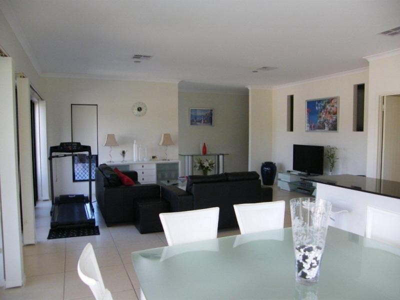 2/4 Andrew Avenue, Little Mountain QLD 4551