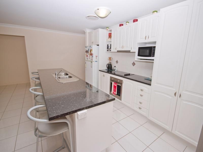 37 Hillivew Crescent, Little Mountain QLD 4551